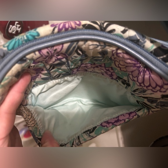 Vera Bradley Crossbody NEEDS TO BE WASHED - Picture 8 of 16
